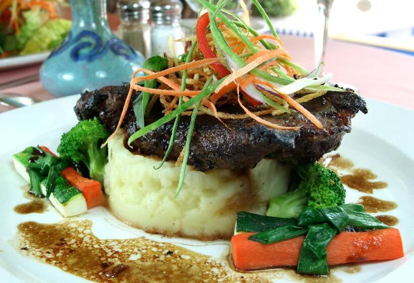 هتل Coconut Court Beach