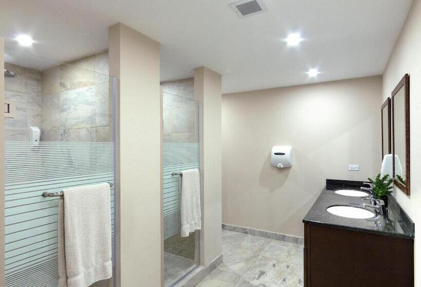 هتل Coconut Court Beach