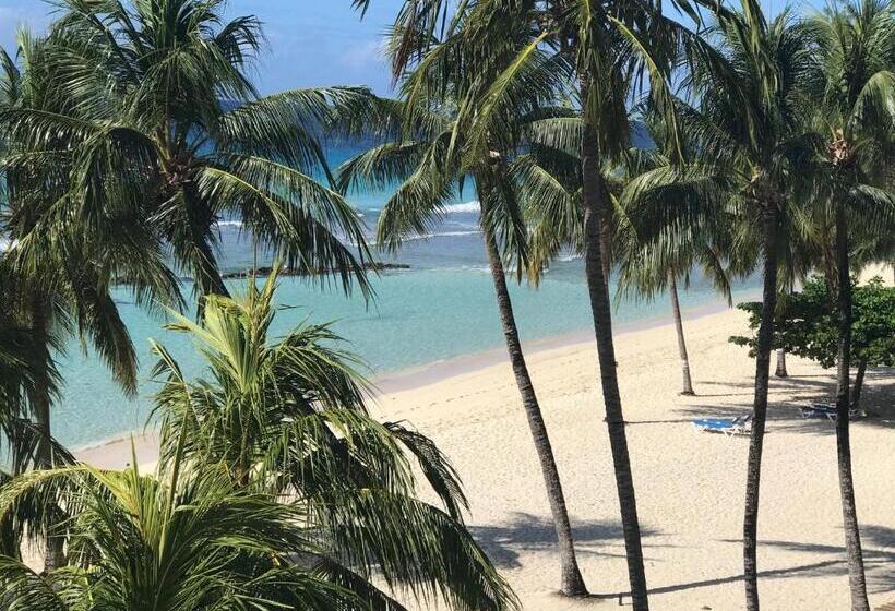 هتل Coconut Court Beach