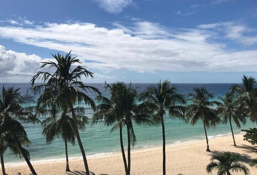 هتل Coconut Court Beach