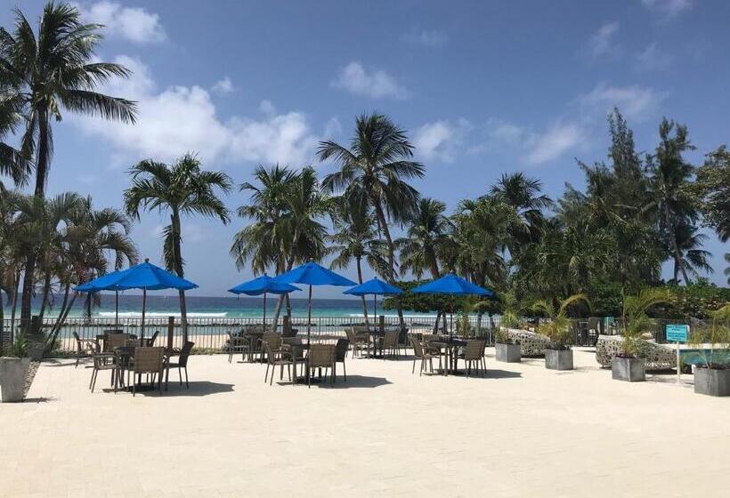 هتل Coconut Court Beach