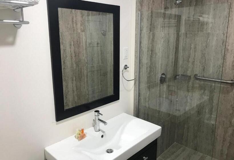 هتل Coconut Court Beach