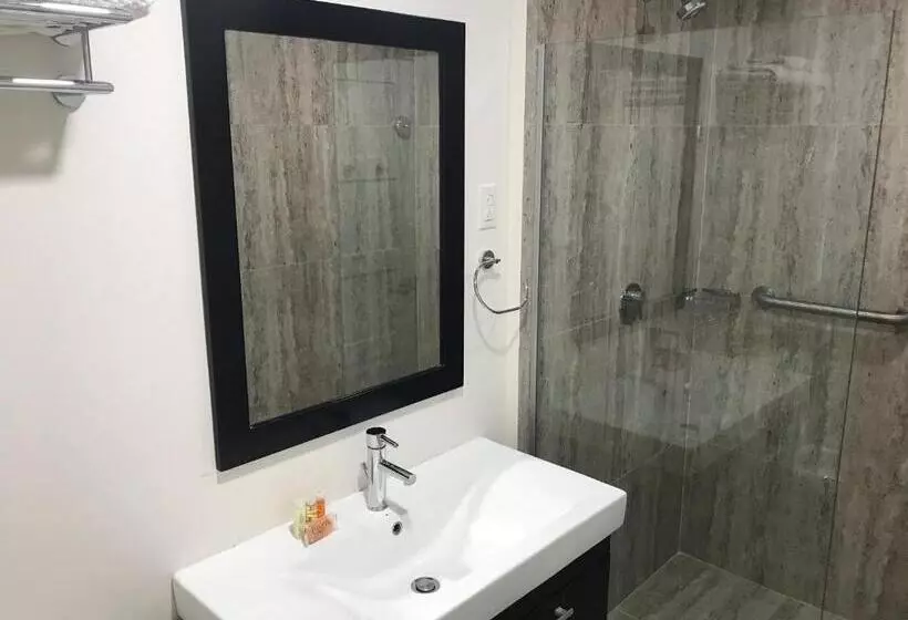 هتل Coconut Court Beach