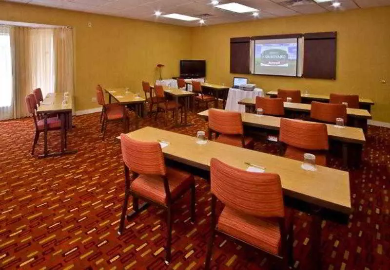Hotel Courtyard By Marriott Lansing