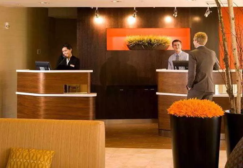 Hotel Courtyard By Marriott Lansing