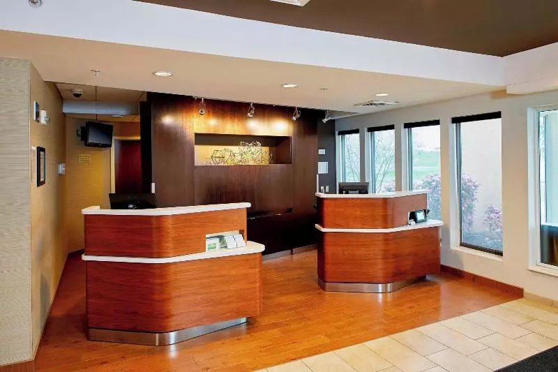 Hotel Courtyard By Marriott Lansing