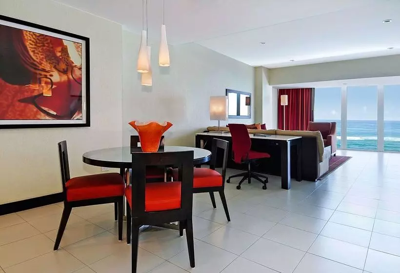 هتل The Condado Plaza