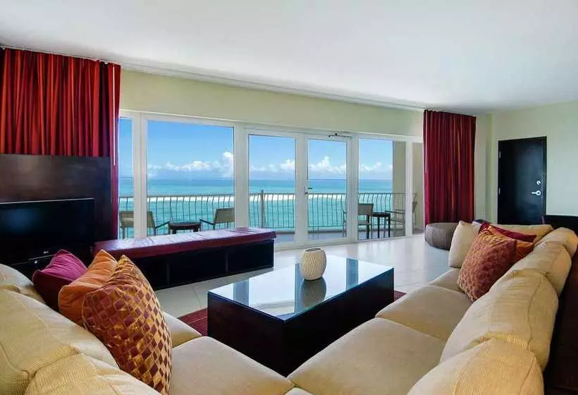 هتل The Condado Plaza