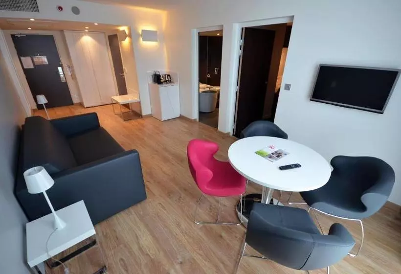 هتل Holiday Inn Dijon Toison D Or, An Ihg