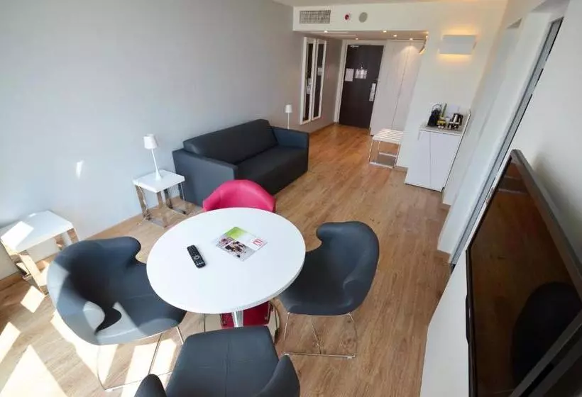 هتل Holiday Inn Dijon Toison D Or, An Ihg