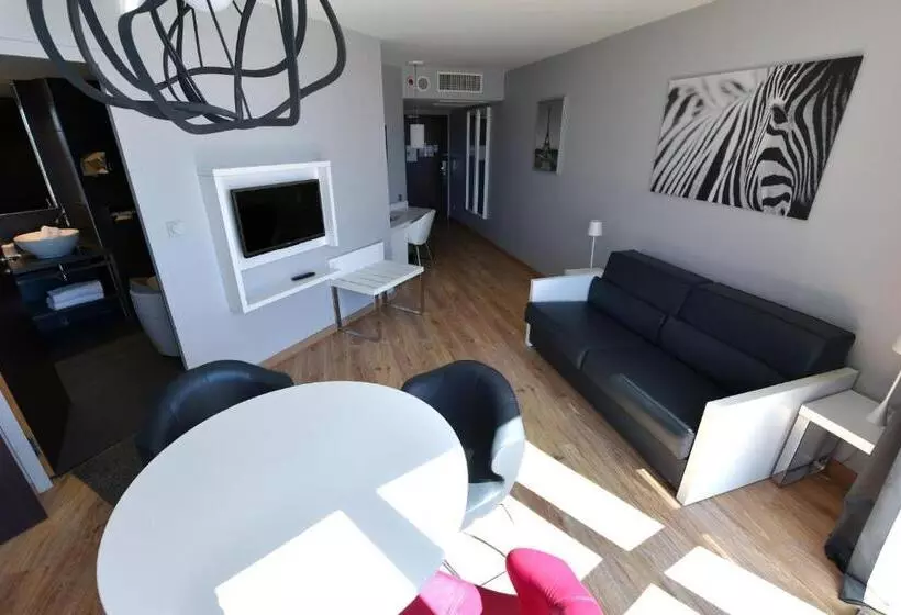 هتل Holiday Inn Dijon Toison D Or, An Ihg