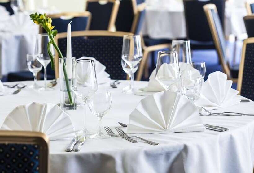 Отель Holiday Inn Munich South, An Ihg