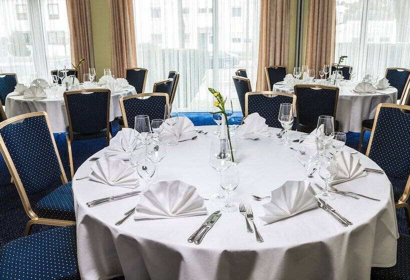 Отель Holiday Inn Munich South, An Ihg