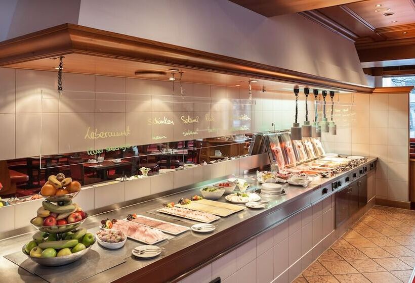 Отель Holiday Inn Munich South, An Ihg