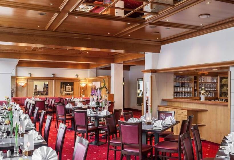 Отель Holiday Inn Munich South, An Ihg