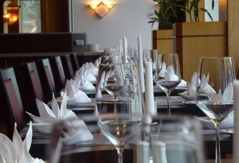 Отель Holiday Inn Munich South, An Ihg