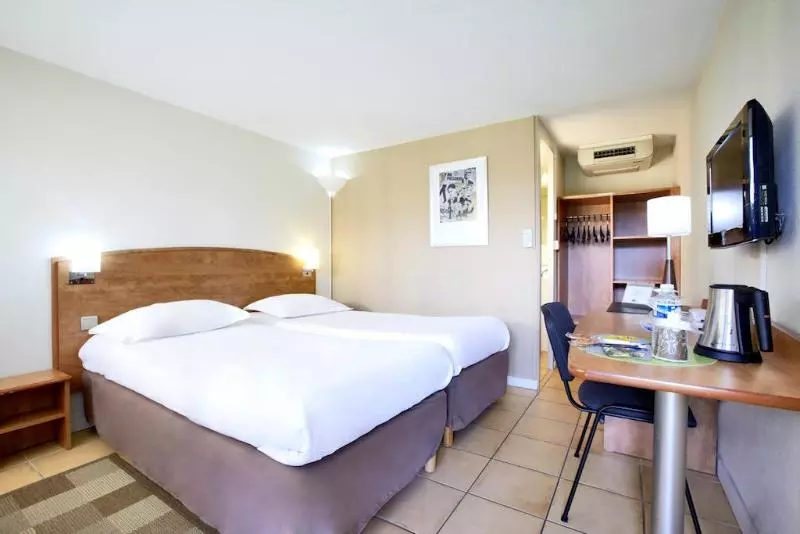 فندق Hôtel Kyriad Cap Sud