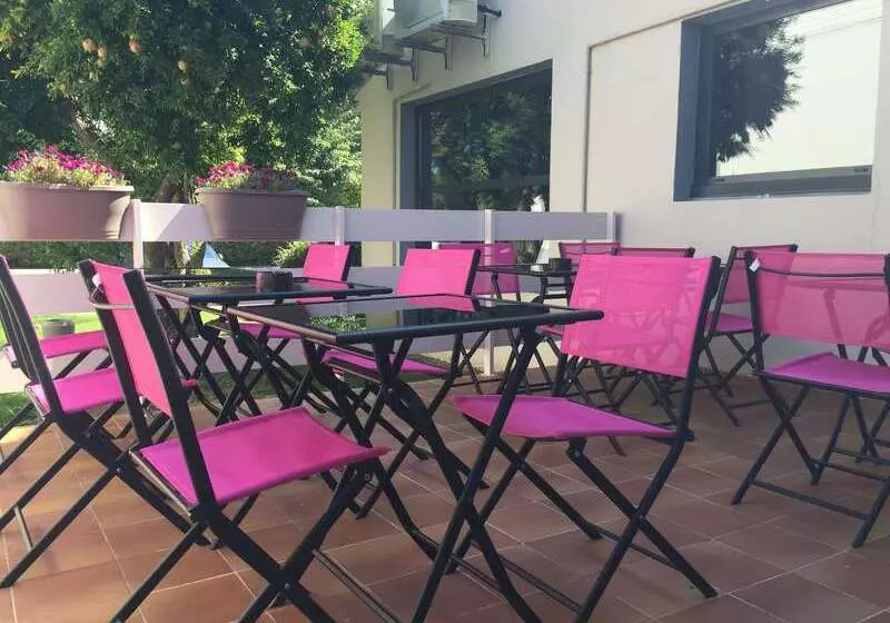 فندق Hôtel Kyriad Cap Sud