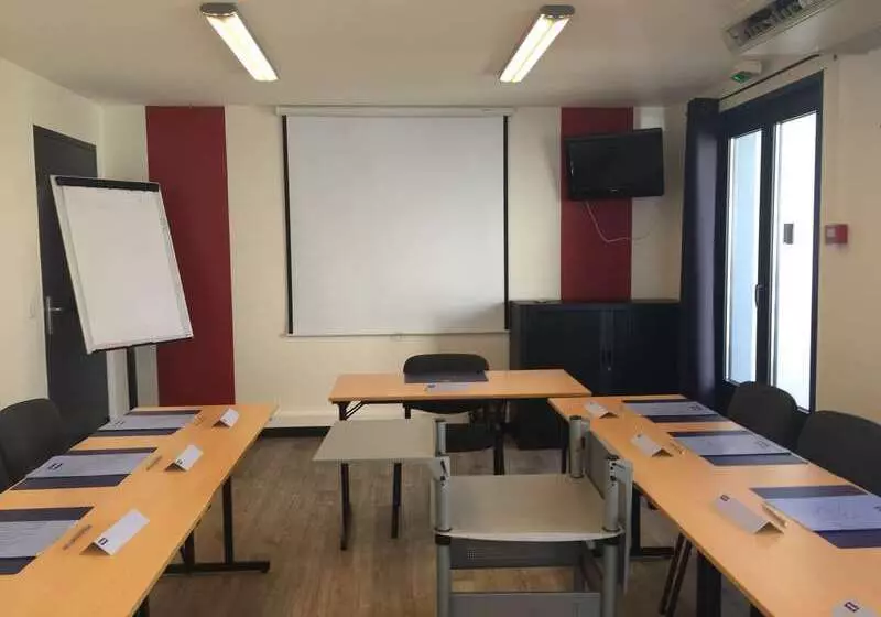 فندق Hôtel Kyriad Cap Sud