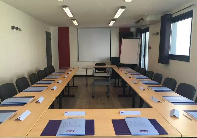 فندق Hôtel Kyriad Cap Sud