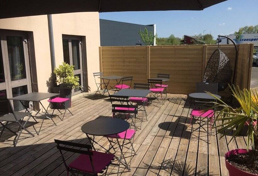 ホテル Kyriad Hôtel La Fleche