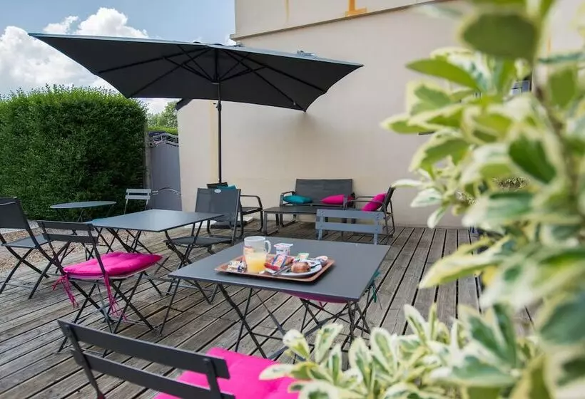 هتل Kyriad Hôtel La Fleche