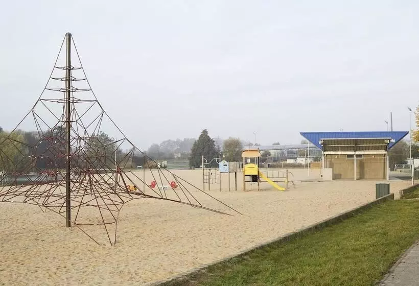 هتل Kyriad Hôtel La Fleche