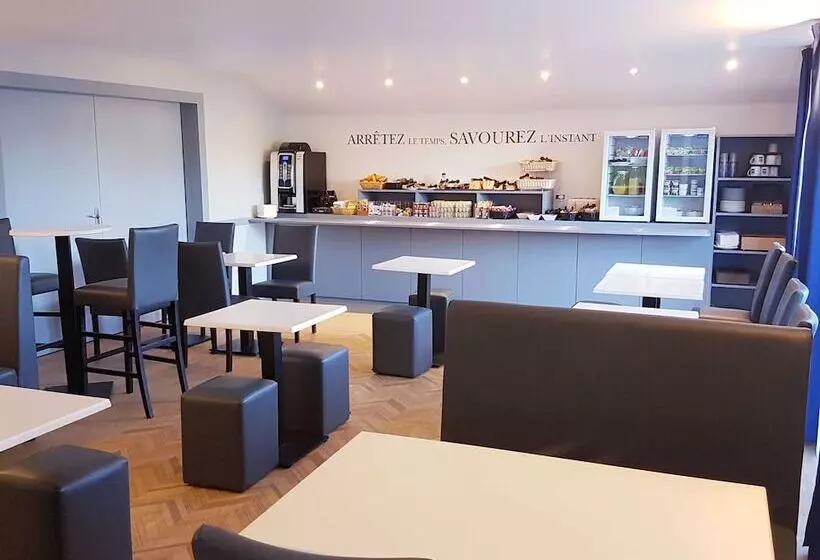 هتل Kyriad Hôtel La Fleche