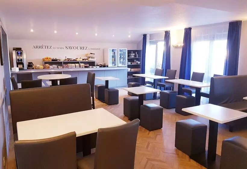 هتل Kyriad Hôtel La Fleche