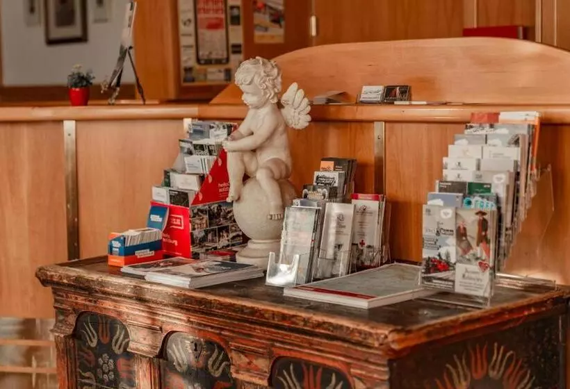 酒店 Restaurant Lebzelter