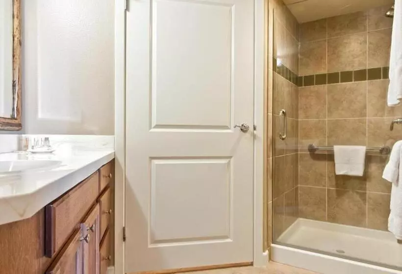 בית מלון כפרי Club Wyndham At Waikiki Beach Walk