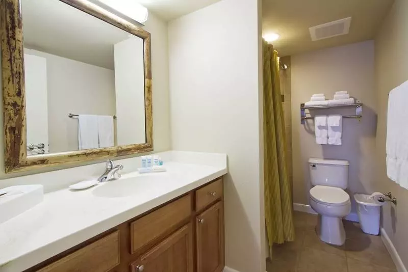 בית מלון כפרי Club Wyndham At Waikiki Beach Walk