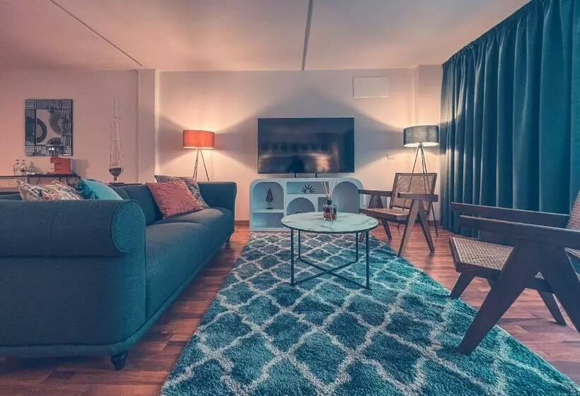 Marina House Primero