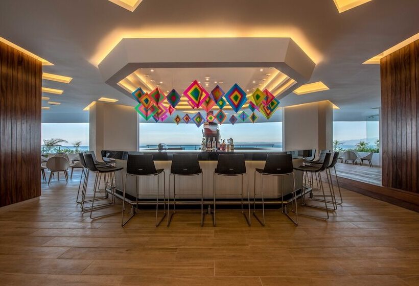 منتجع Grand Park Royal Puerto Vallarta  All Inclusive