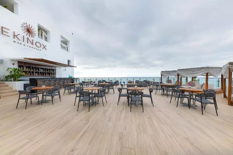 Курорт Grand Park Royal Puerto Vallarta  All Inclusive