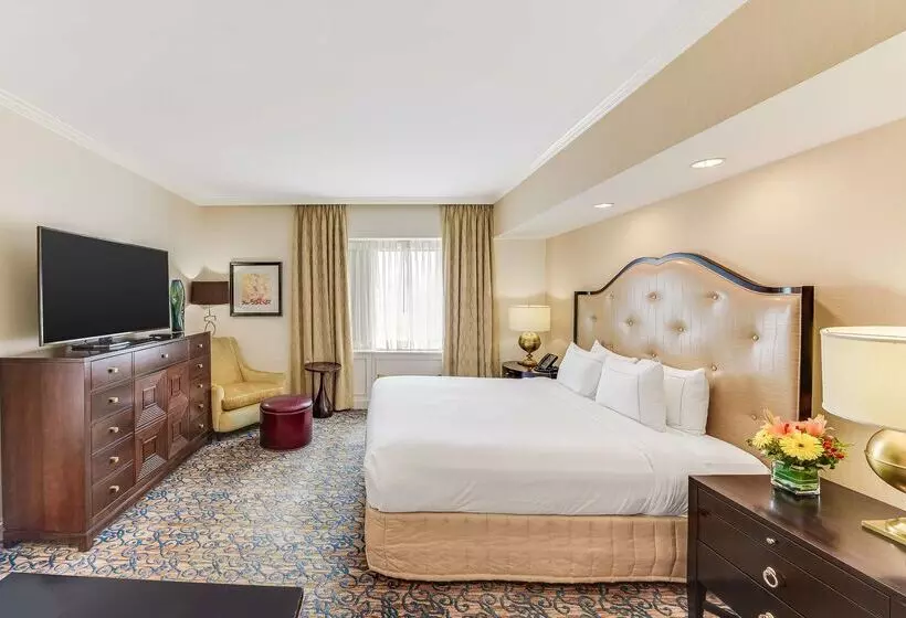 Отель Capital Hilton