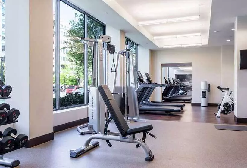 Отель Capital Hilton