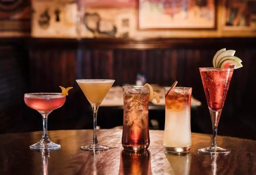 호텔 Corinthia St George S Bay