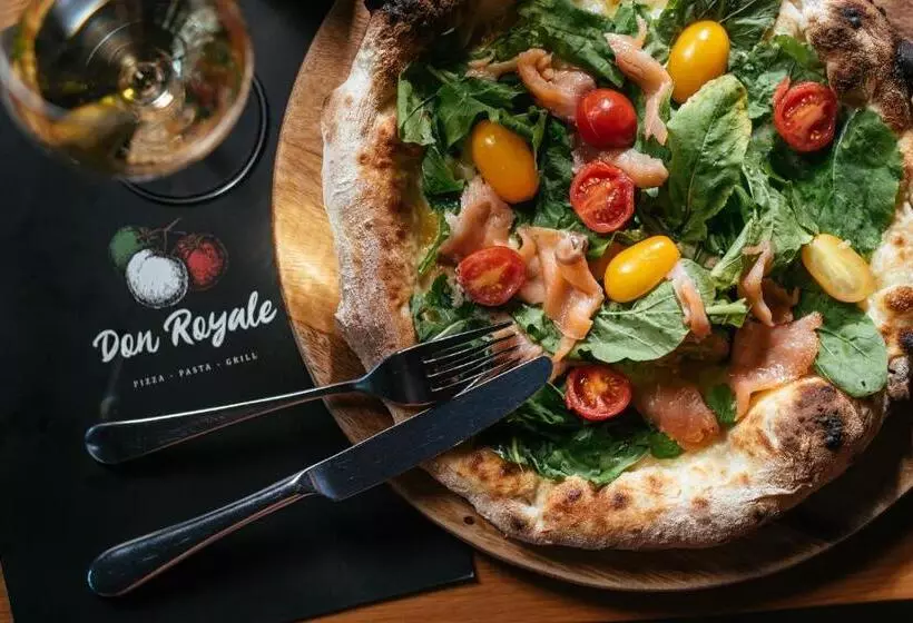 호텔 Corinthia St George S Bay