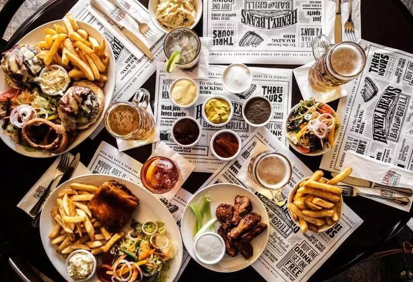 호텔 Corinthia St George S Bay