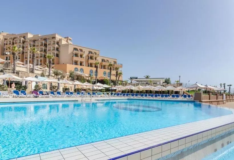 호텔 Corinthia St George S Bay