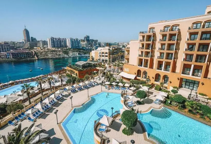 호텔 Corinthia St George S Bay