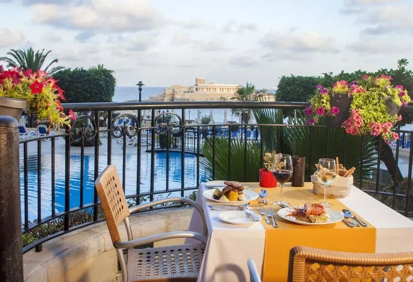 호텔 Corinthia St George S Bay