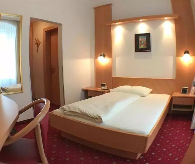 ホテル Goldener Brunnen