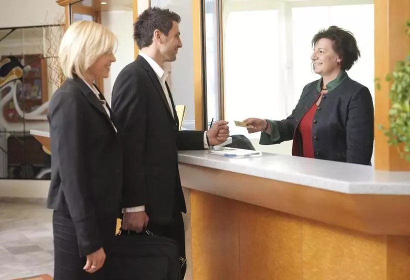 ホテル Goldener Brunnen