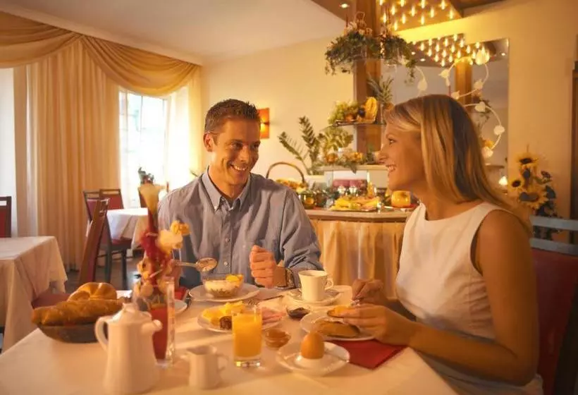 ホテル Goldener Brunnen