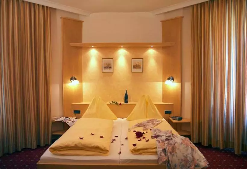 ホテル Goldener Brunnen