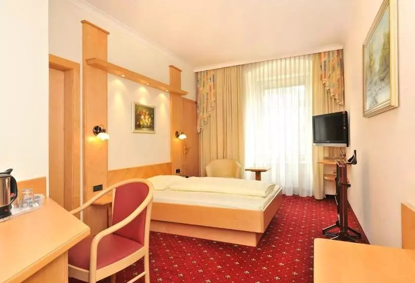 ホテル Goldener Brunnen