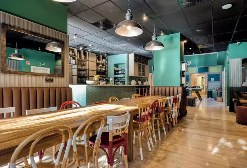 Latroupe Grand Place Hostel