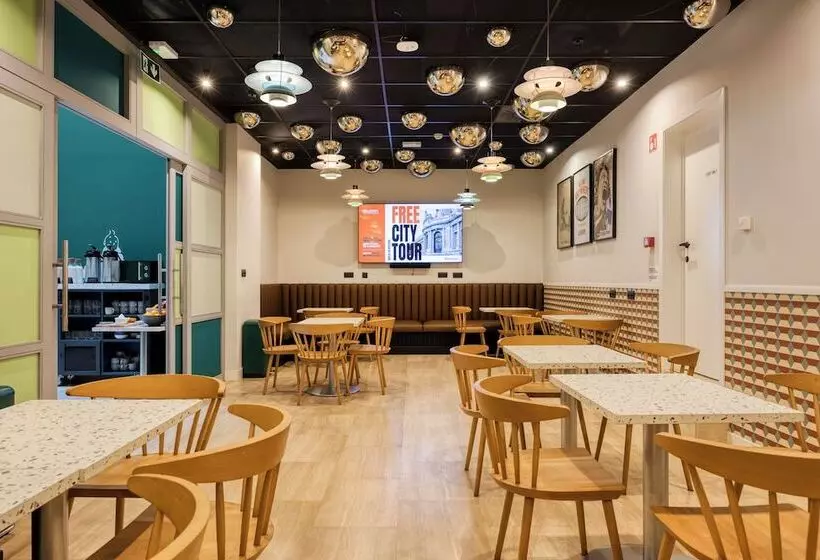 Latroupe Grand Place Hostel